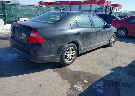 2012 Ford Fusion S z USA, uszkodzony, nr VIN 3FAHP0GA9CR128440